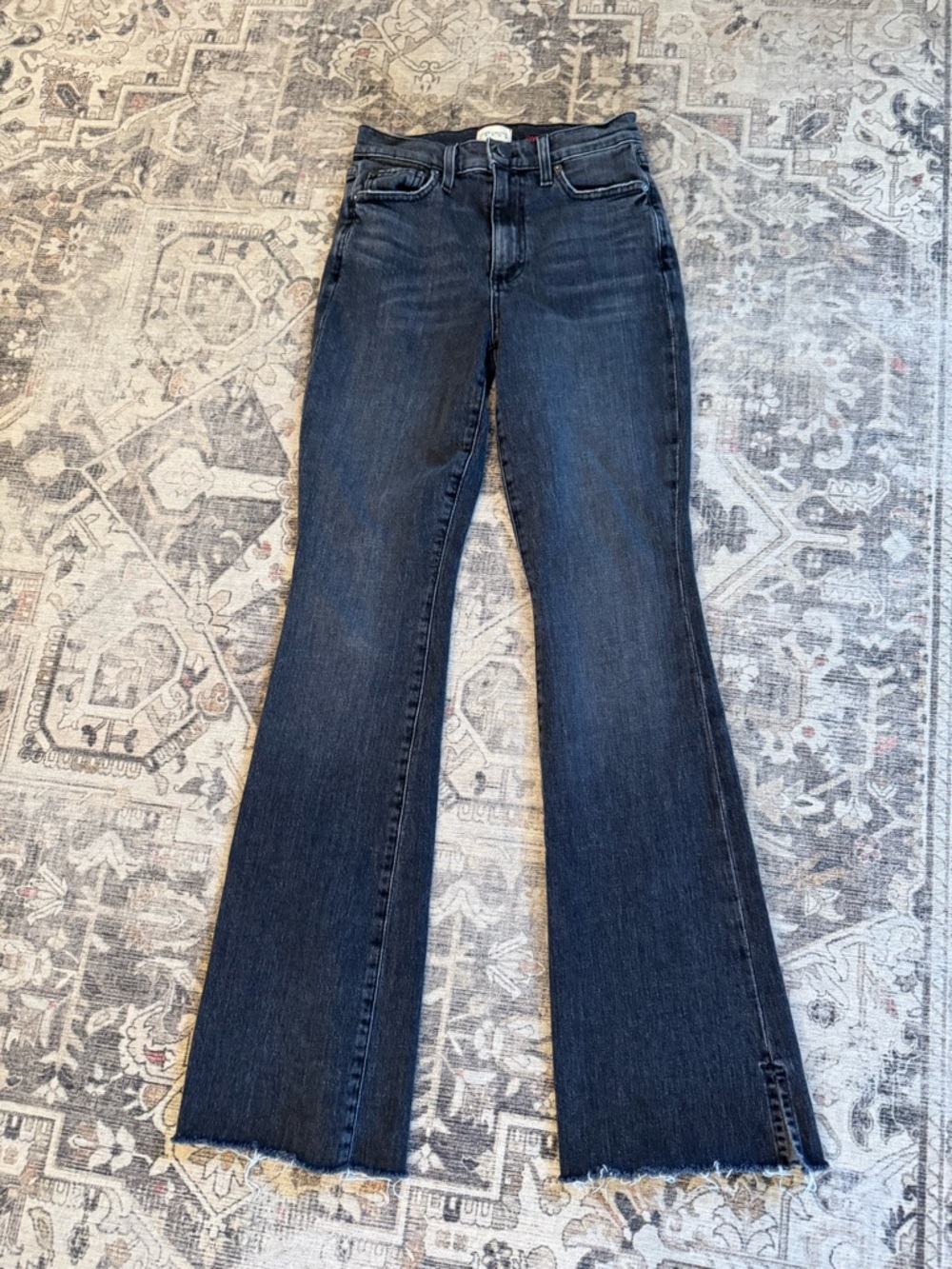 Alice + Olivia Fabulous High Rise Baby Boot Jeans Size 25. After dark Wash